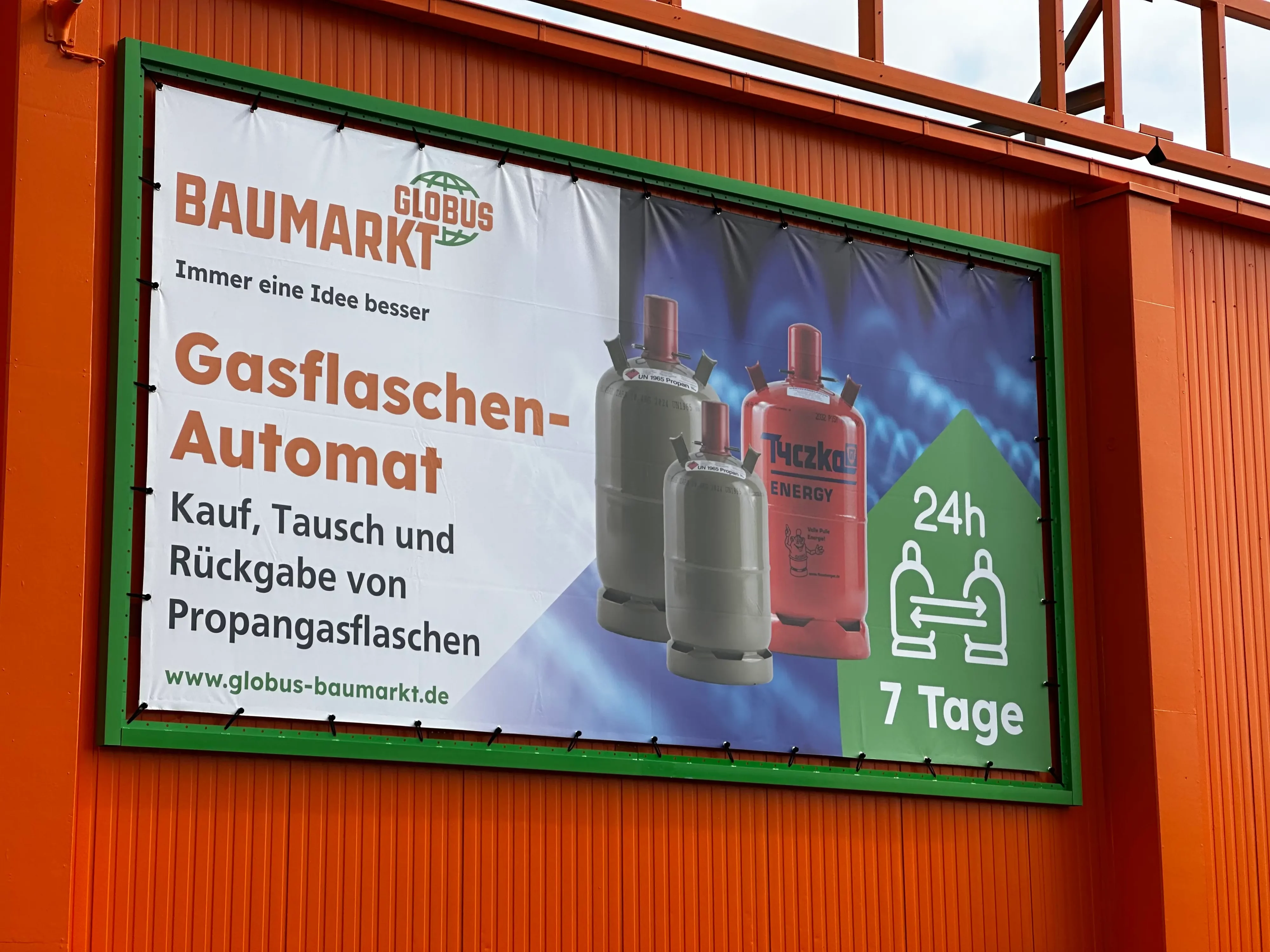 Gasflaschen-Automat von insensiv bei Globus in Bielefeld